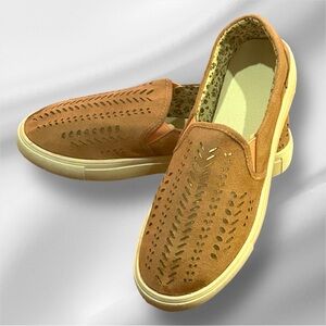 🆕PINK SLIP-ON SHOES WITH A WHITE SOLE! SIZE=8.5 US